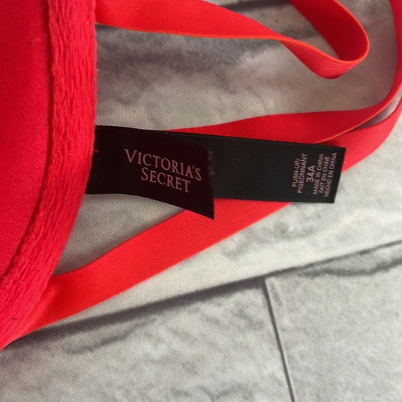 Victoria’s Secret Push up bra size 34A - Picture 5 of 6